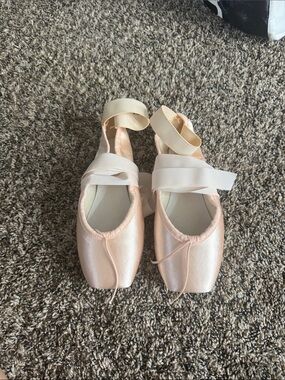 Suffolk Stellar Pointe Shoes